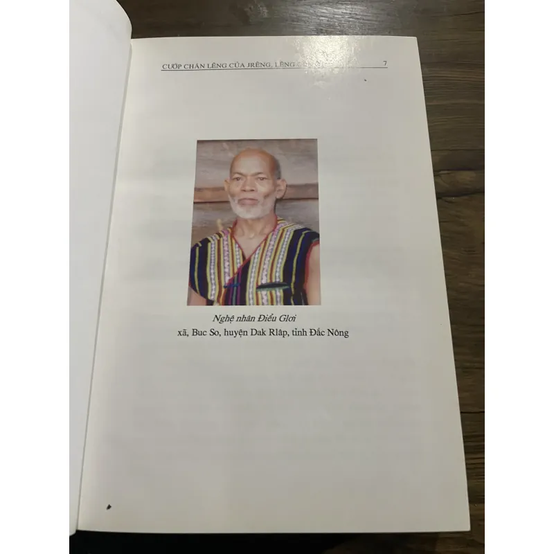 Sử  thi Mơ Nông Pit ôi lêng yrêng, Lêng kon ột Cướp chăn têng của rêng, Lêng con ốt 993214