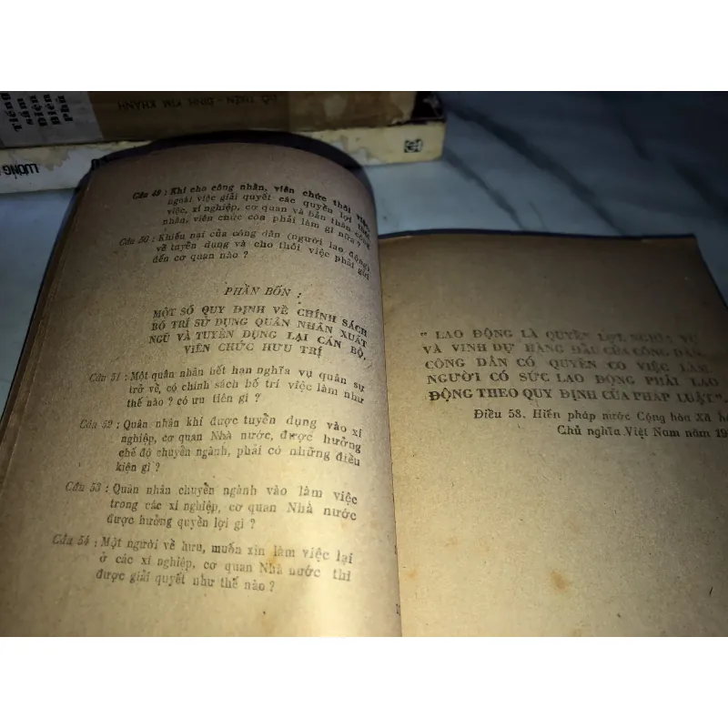 Tuyển dụng và cho thôi việc  990606