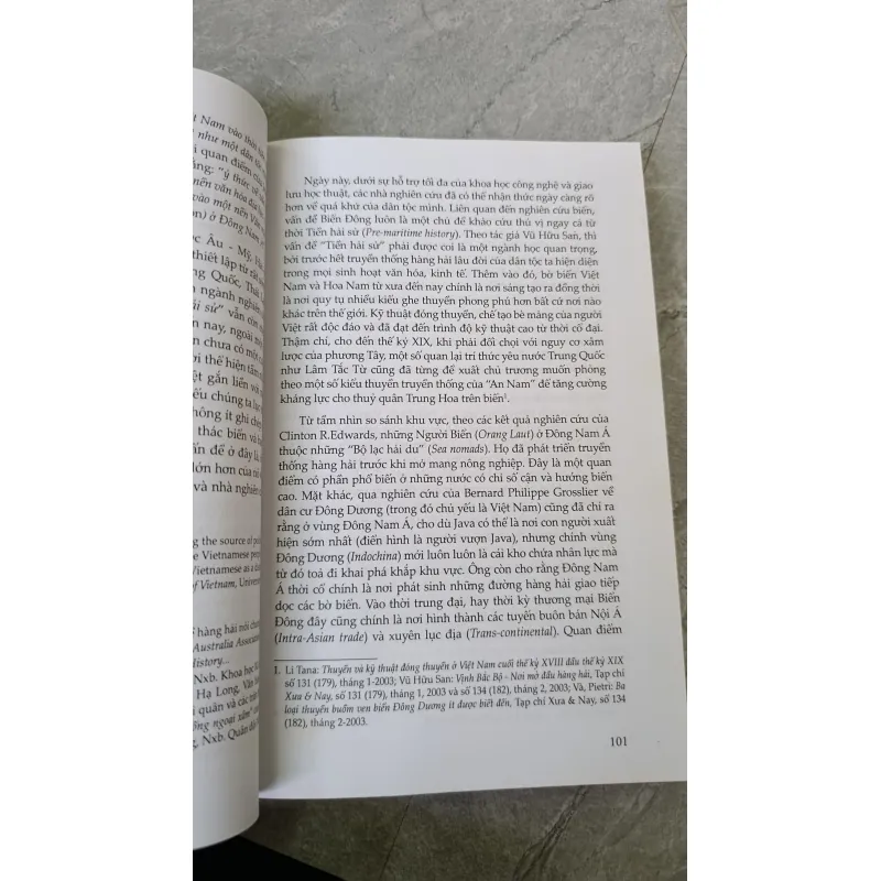 NGƯỜI VIỆT VỚI BIỂN - NGUYỄN VĂN KIM 789738