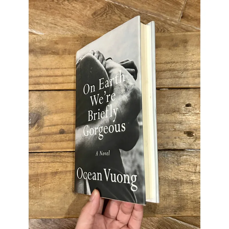 On Earth We're Briefly Gorgeous - Ocean Vuong 752886