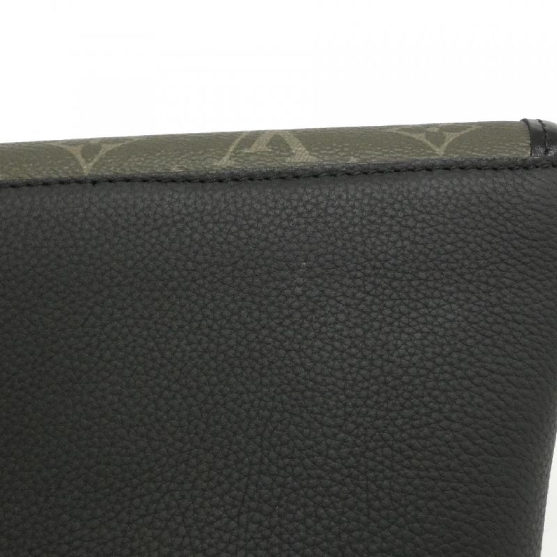 Túi đeo vai Louis Vuitton Pulse Wearable Wallet M12618 610879