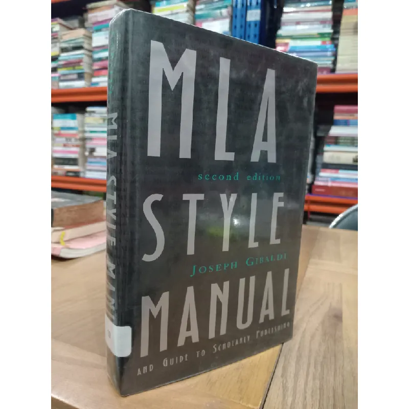 MLA STYLE MANUAL AND GUIDE TO SCHOLARY PUBLISHING (2nd Edition) - Joseph Gibaldi 143213