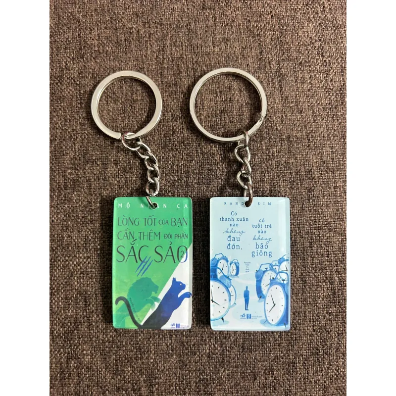 Móc khóa sách: Lòng tốt của bạn cần thêm đôi phần sắc sảo + Thanh xuân, Tuổi trẻ 732364