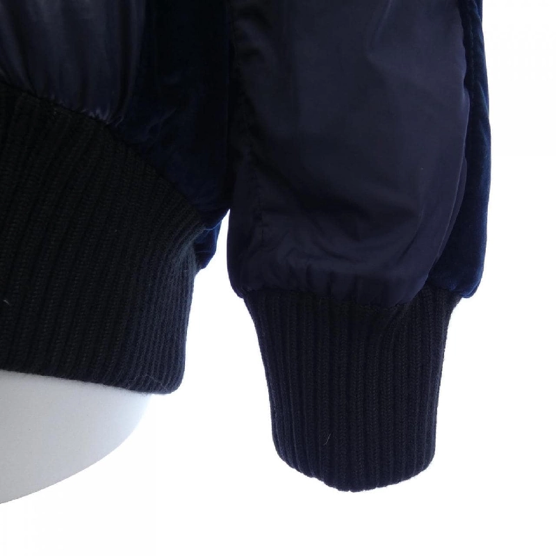 Áo khoác lông vũ MONCLER 642340