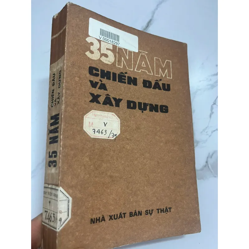 35 Năm Chiến Đấu và Xây Dựng Nhà xuất bản: Sự Thật 1021619