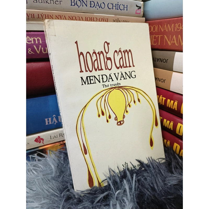 Men đá vàng (Hoàng Cầm) 499848
