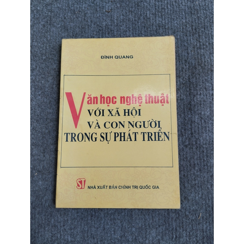 VĂN HỌC NGHỆ THUẬT VỚI XÃ HỘI VÀ CON NGƯỜI TRONG SỰ PHÁT TRIỂN 465968