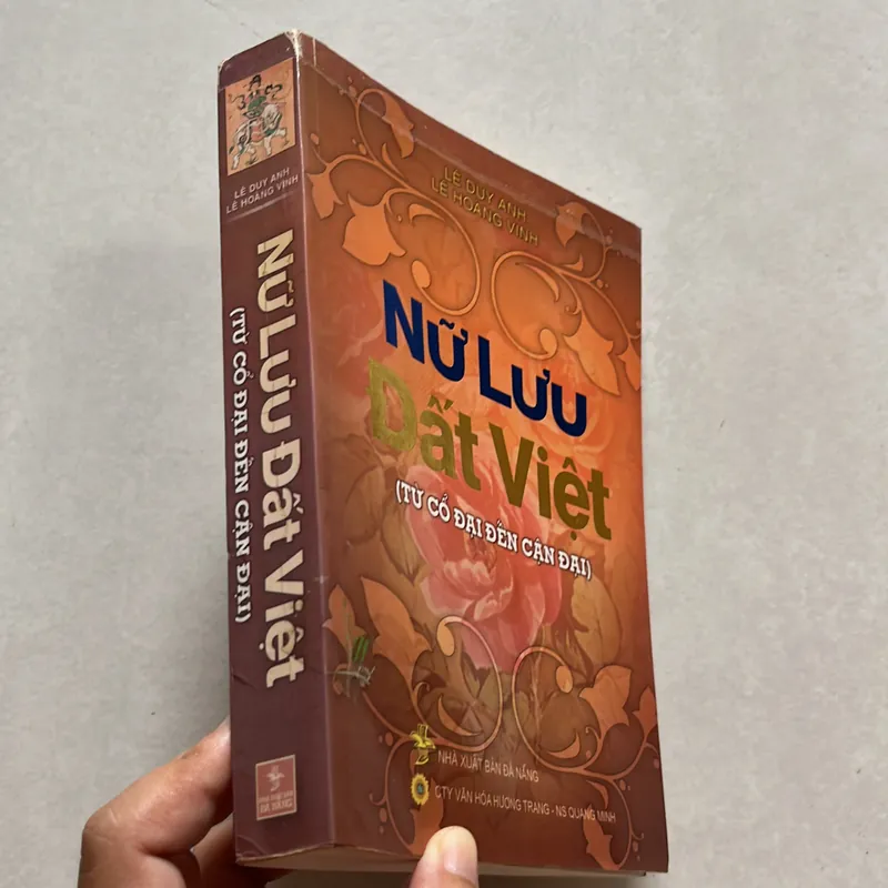 Nữ lưu Đất Việt 624048