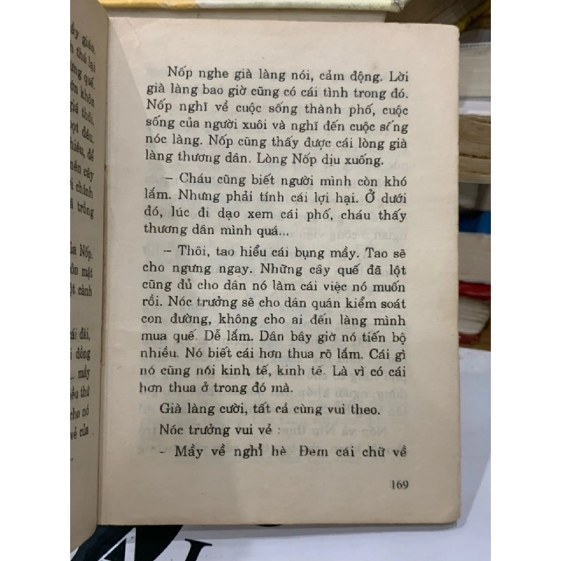 Mùa Hoa Quế - Tập Tản Văn Đặc Sắc Của Họa Sĩ Huỳnh Văn Mỹ 779529