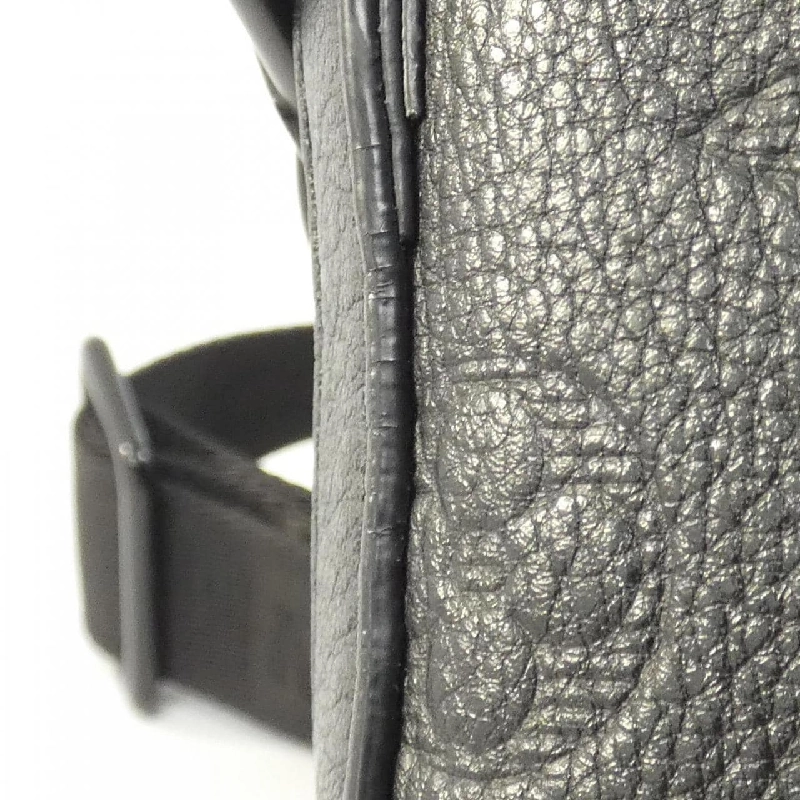 Túi xách vai Louis Vuitton Monogram Shadow Noé Sling M82248 612991