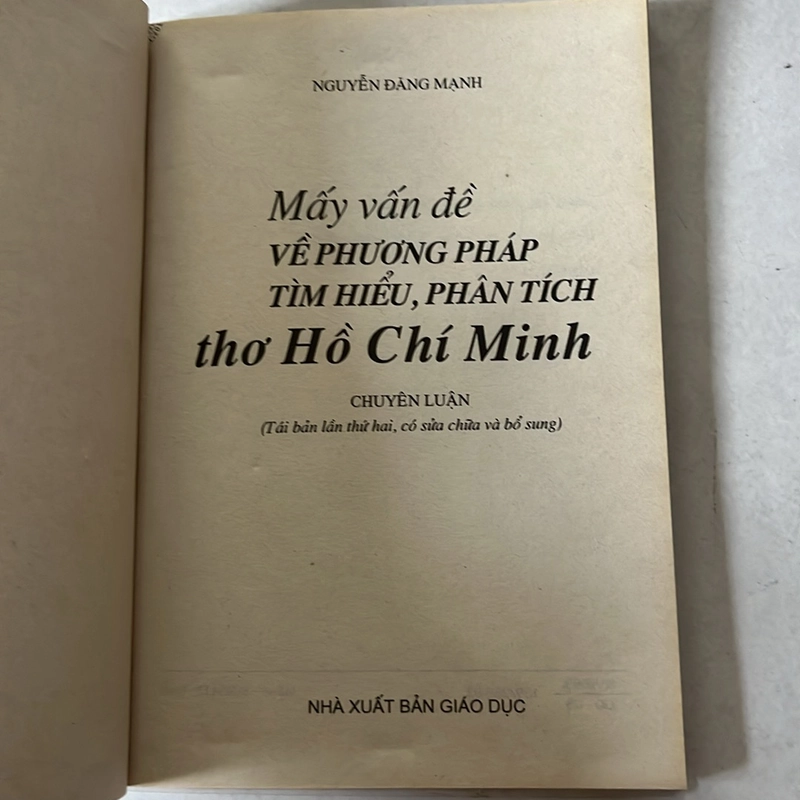 Mấy vấn đề về phương pháp tìm hiểu, phân tích thơ Hồ Chí Minh - Nguyễn Đăng Mạnh  - 2003s 521715
