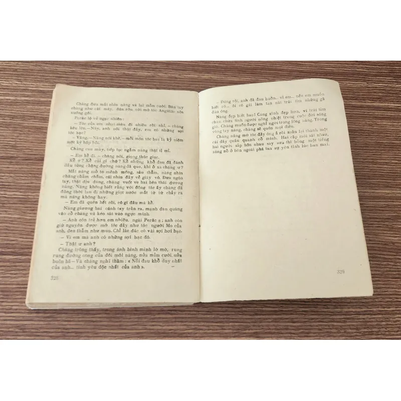 Tiểu thuyết lãng mạn lịch sử kinh điển: TÌNH SỬ ANGÉLIQUE 776063