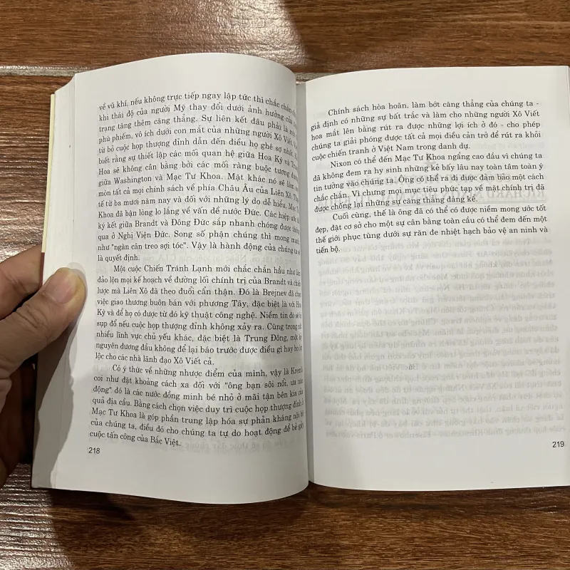Những năm bão táp - Cuộc chạy đua vào nhà Trắng - Henry Kissinger bộ 2 tập (6) 757353