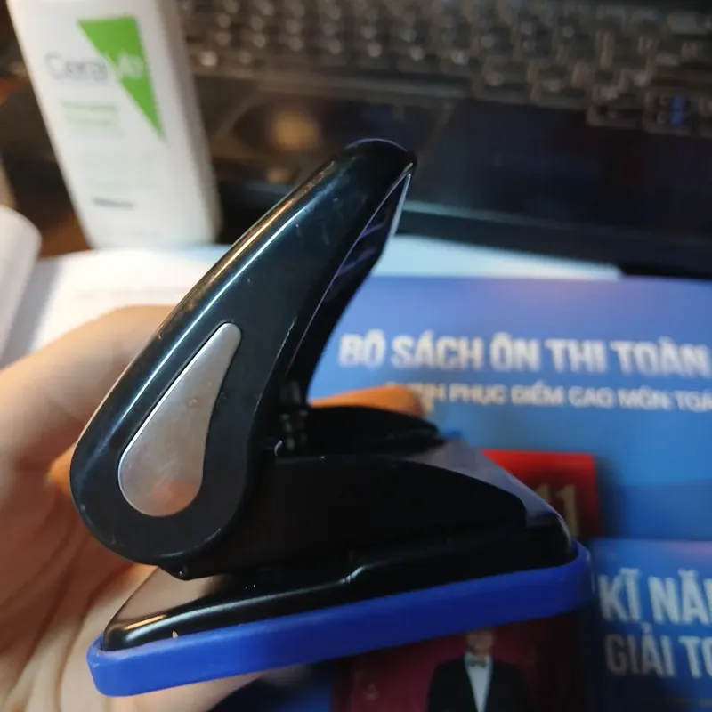 Dụng cụ đục lỗ giấy cầm tay 738226