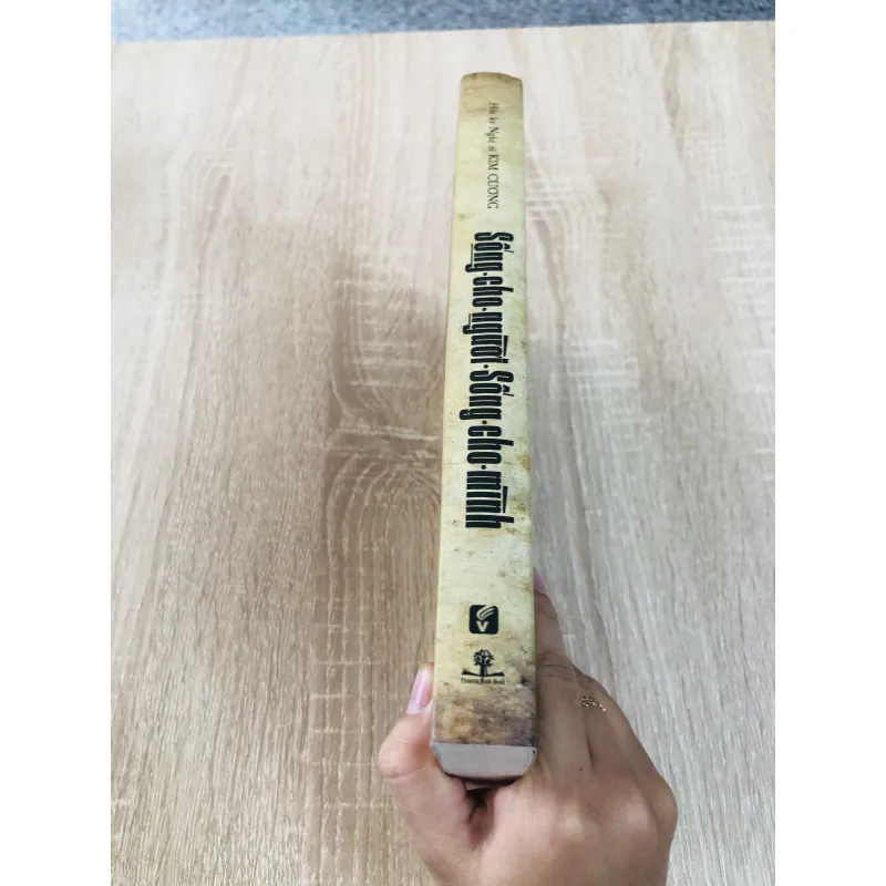 Sống cho người, sống cho mình” – Hồi ký Nghệ Sĩ Kim Cương 976094