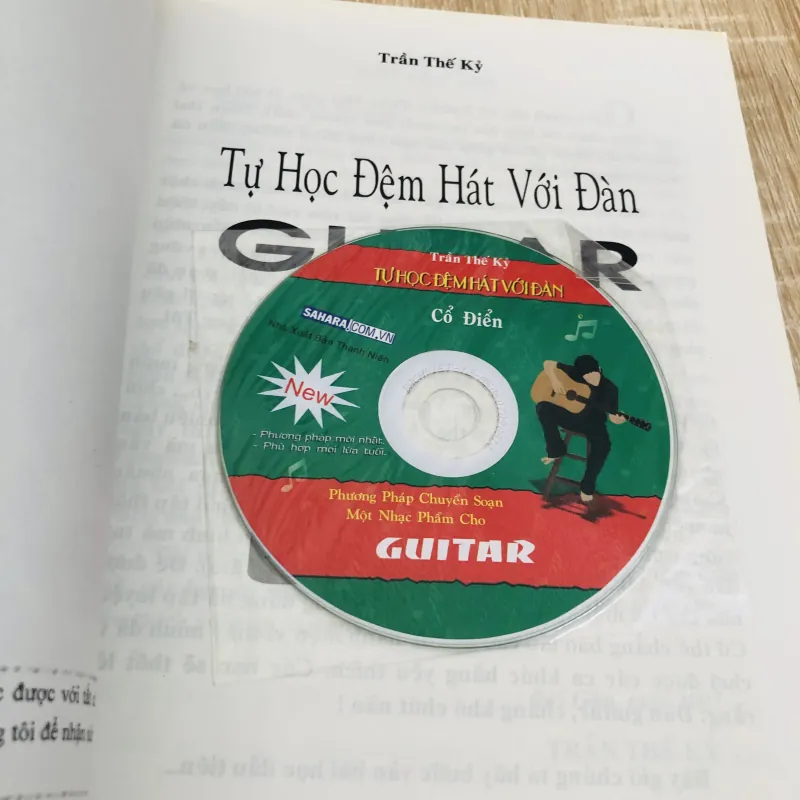 TỰ HỌC ĐỆM HÁT VỚI ĐÀN GUITAR ( kèm đĩa CD) 975833