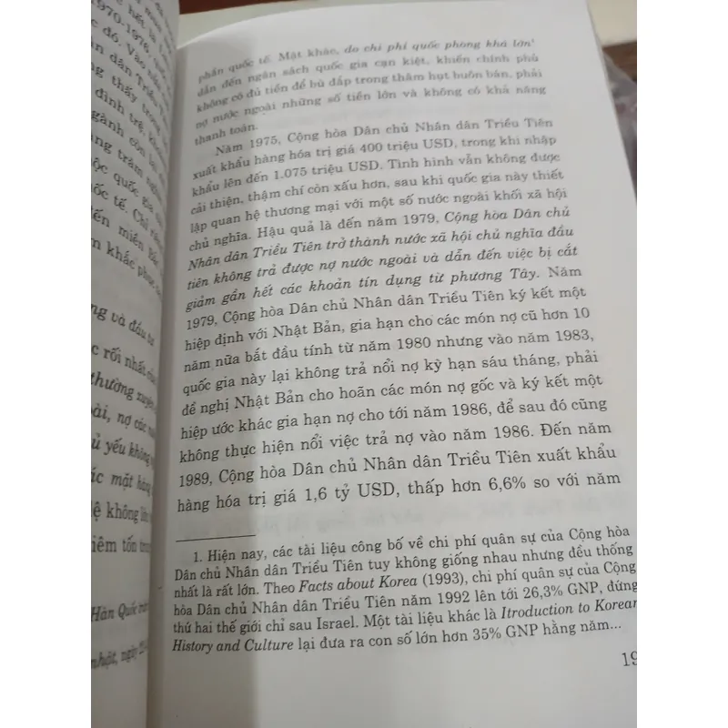 TIẾP CẬN LỊCH SỬ THẾ GIỚI VÀ LỊCH SỬ VIỆT NAM - HOÀNG VĂN HIỂN 731592