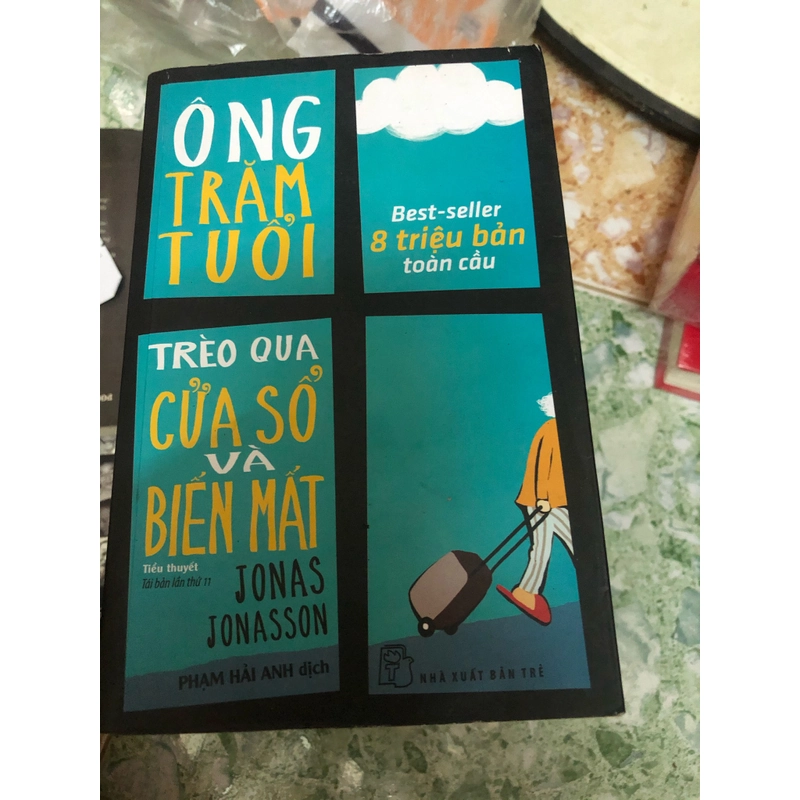 ông già trăm tuổi trèo qua cửa sổ và biến mất 495619