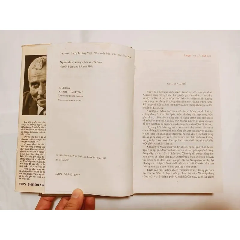 Những Người Sống Và Những Người Chết - Konstantin Simonov.  745289