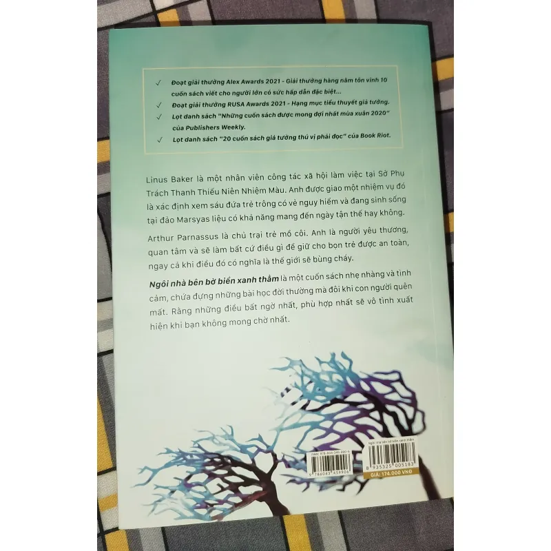 Sách - Ngôi nhà bên bờ biển xanh thẳm của TJ Klune. Kèm đánh dấu trang 617531