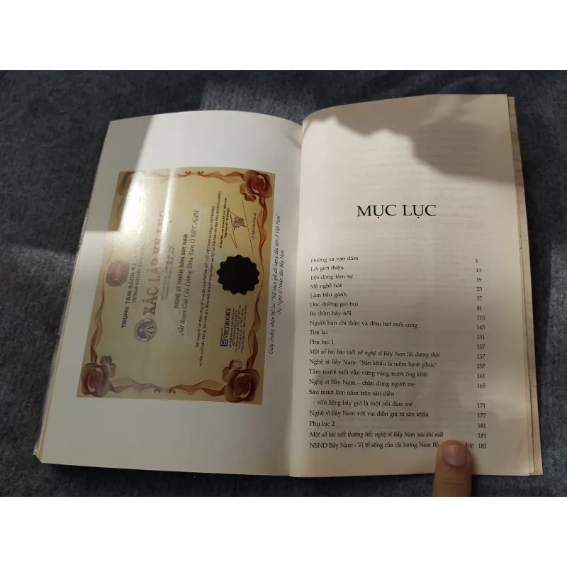 TRÔI THEO DÒNG ĐỜI 720017