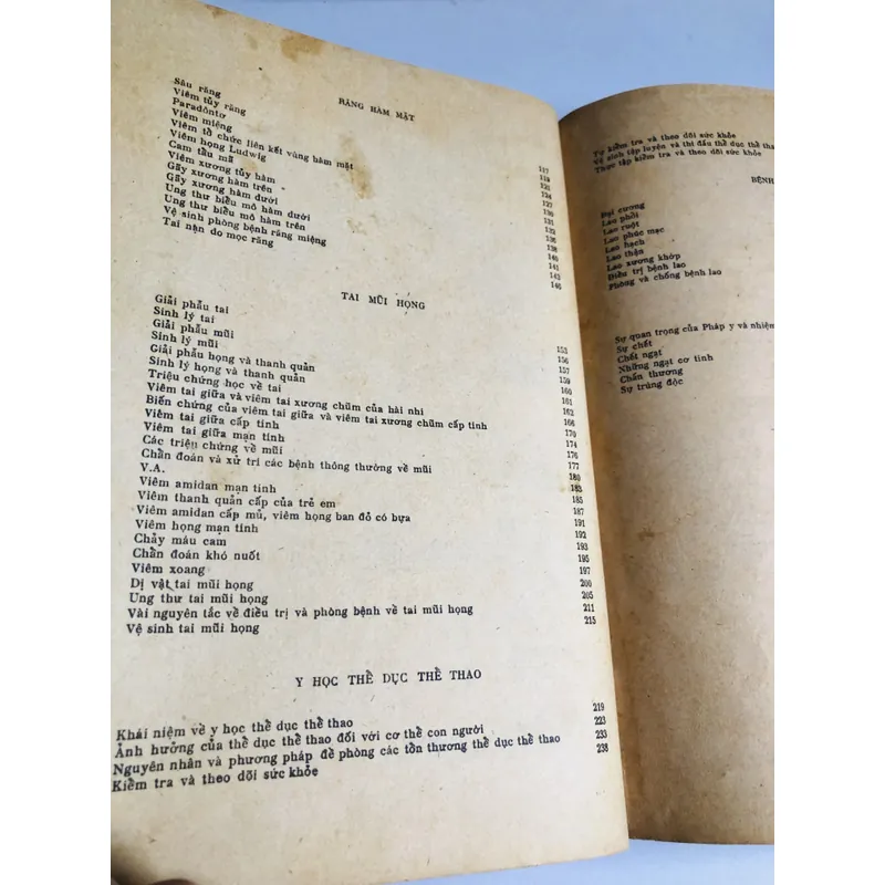 TÀI LIỆU HUẤN LUYỆN Y SĨ - Da liễu, nhãn khoa, răng hàm mặt, tai mũi họng, y học thể  700943