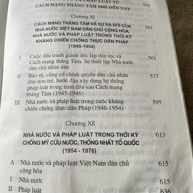 Lịch sử nhà nước và pháp luật Việt Nam , khổ lớn,  795814