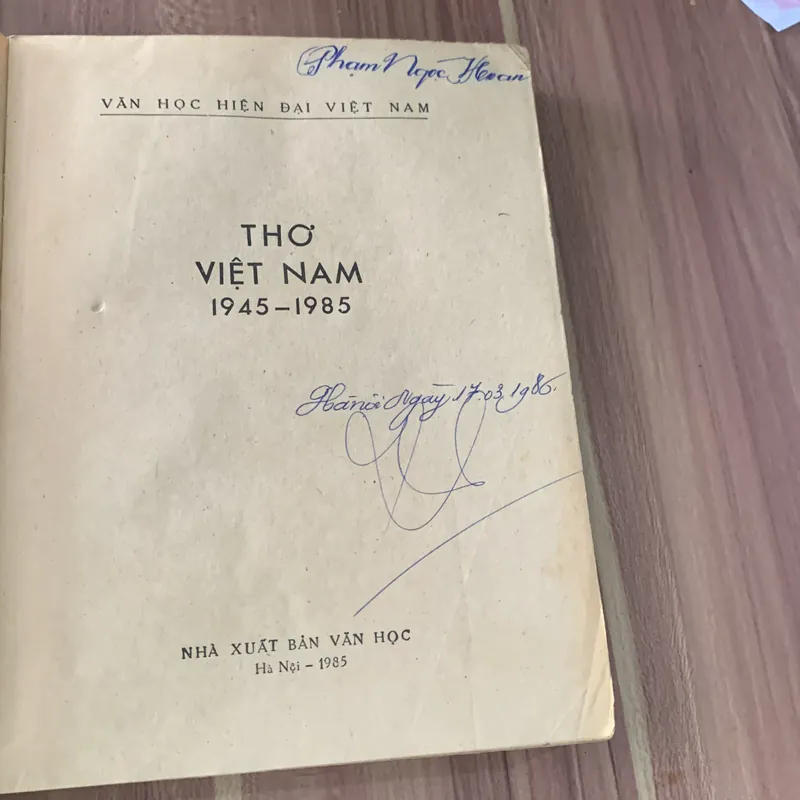Thơ Việt Nam 1945-1985 675336