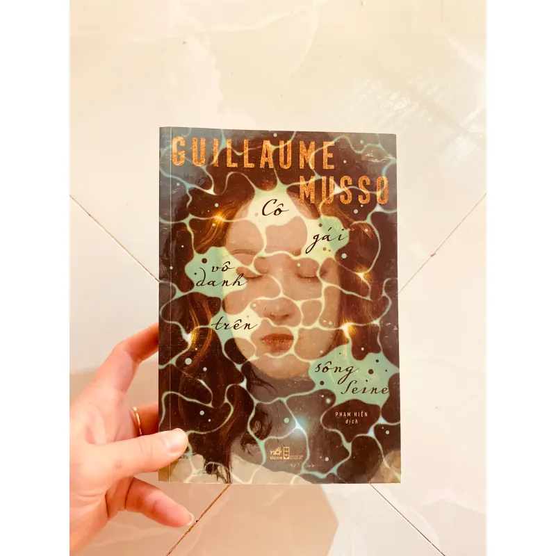 Cô gái vô danh trên sông Seine - Guillaume Musso. 994030