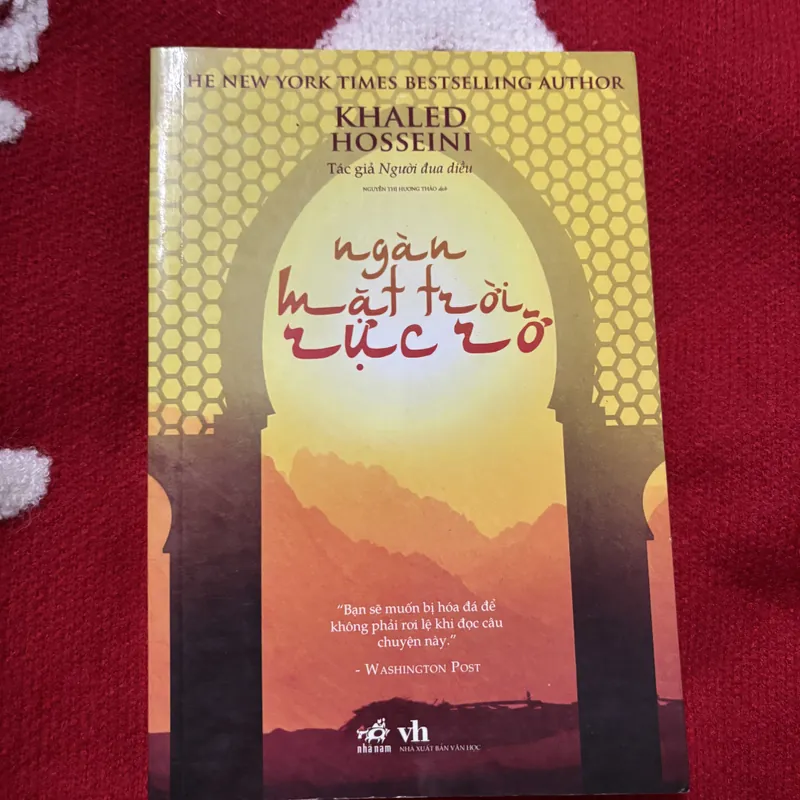 Ngàn mặt trời rực rỡ 569885