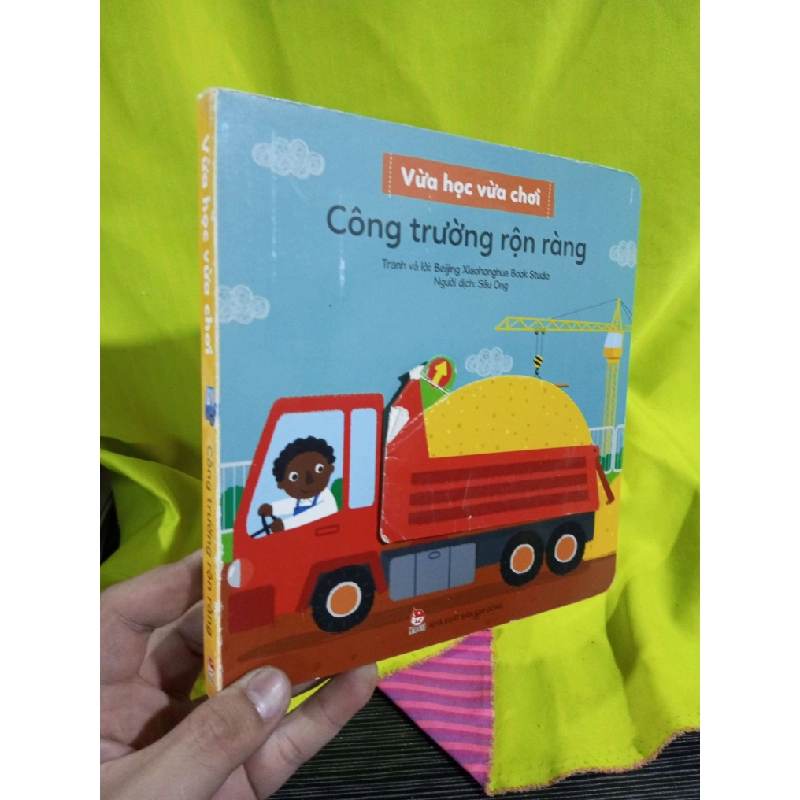 Công trường rộn ràng mới 80%(Sách thiếu nhi) HLSC2404 1028336