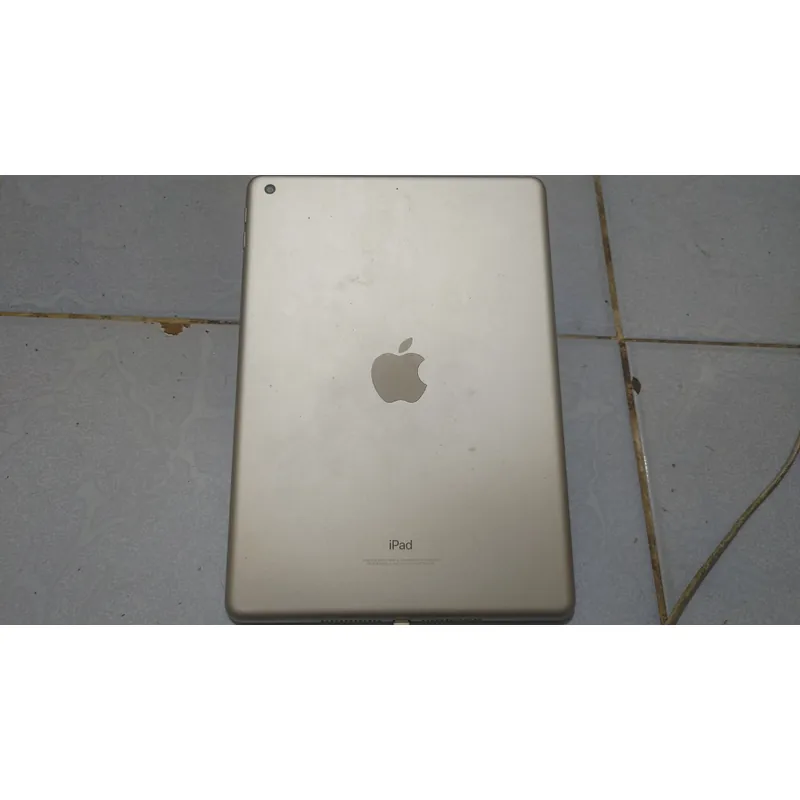 Bán iPad 2018 Wifi còn sử dụng rất tốt. 592853