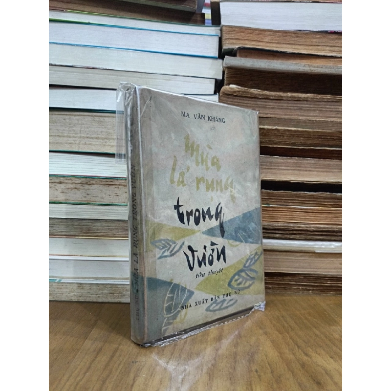 Mùa lá rụng trong vườn - Ma Văn Kháng 308820