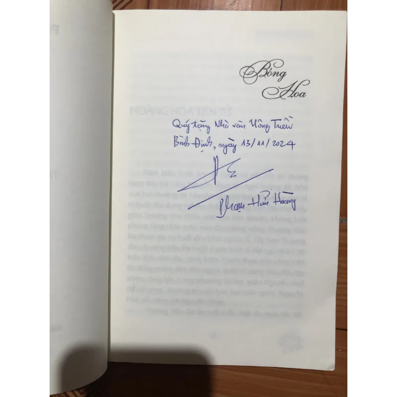 Tập truyện ngắn - Bóng Hoa - có chữ kí của tác giả - chỉ in 400 bản 713946