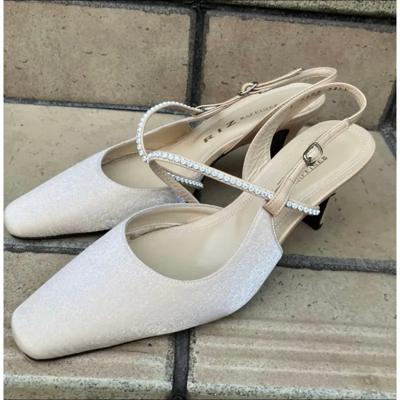 Giày cao gót màu be nhũ của LIZ 1013802