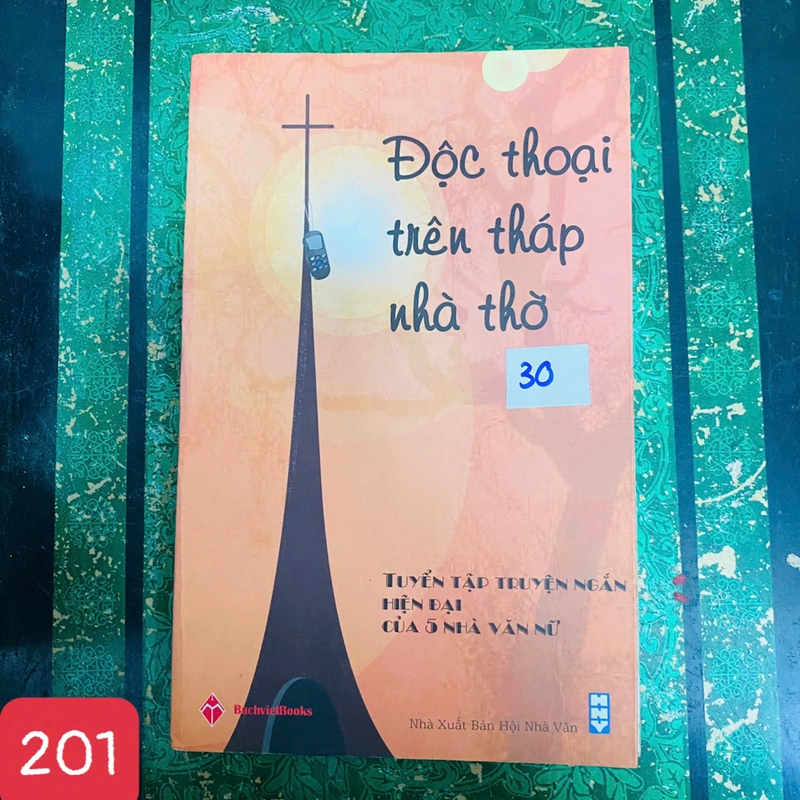 Độc Thoại Trên Tháp Nhà Thờ (Tuyển Tập Truyện Ngắn Hiện Đại của 5 Nhà Văn Nữ) - số 201 391317