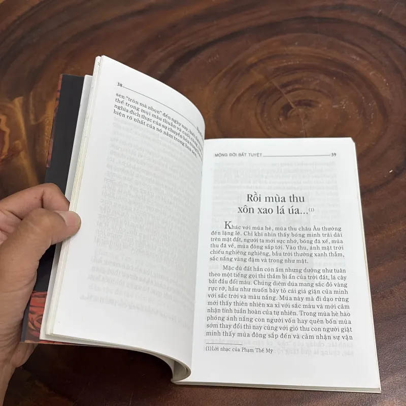 II Tuỳ Bút: Mộng Đời Bất Tuyệt - Nguyễn Tường Bách - 2006 1001905