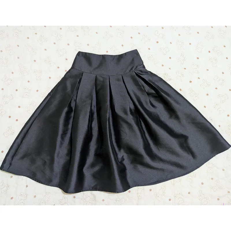 Váy xoè Tiin đen bóng size L 99% 604745