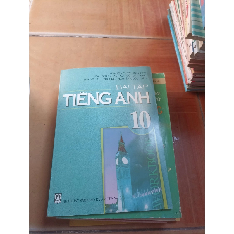 Bài tập tiếng anh 10 - Vân Vân 2014 (Giáo khoa) VAVO1304-AK3ST4 1012510