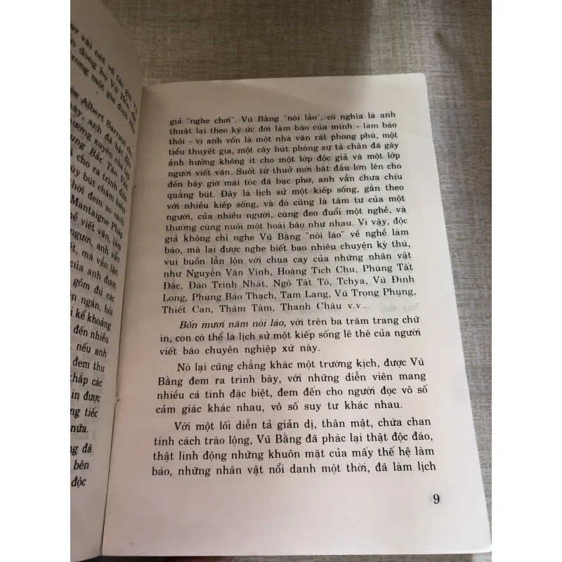 Bốn mươi năm nói láo 993516