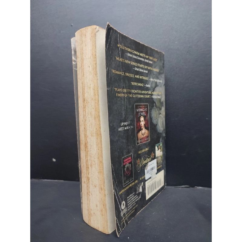 The Glittering Court mới 80% ố vàng HCM1406 Richelle Mead SÁCH NGOẠI VĂN 921532