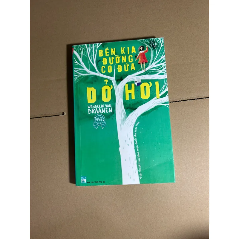 Bên kia đường có đứa dở hơi 733452