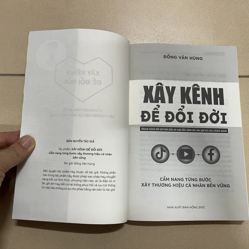 Xây kênh để đổi đời - Đồng Văn Hùng (c) 995656