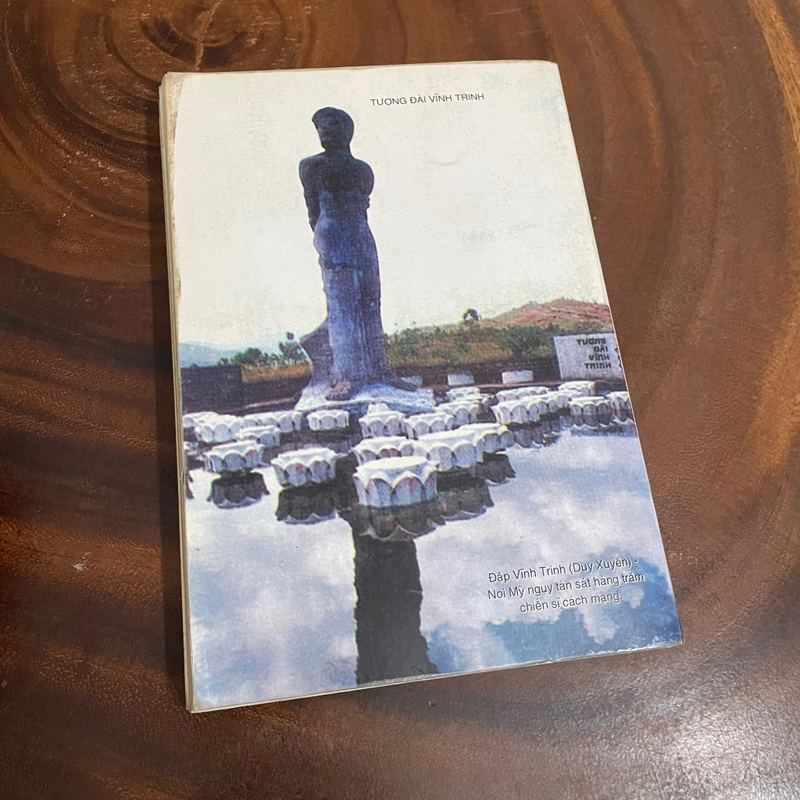 II Tựa sách: Ánh Sáng Trong Ngục Tối - Nhiều Tác Giả - 2000 463038