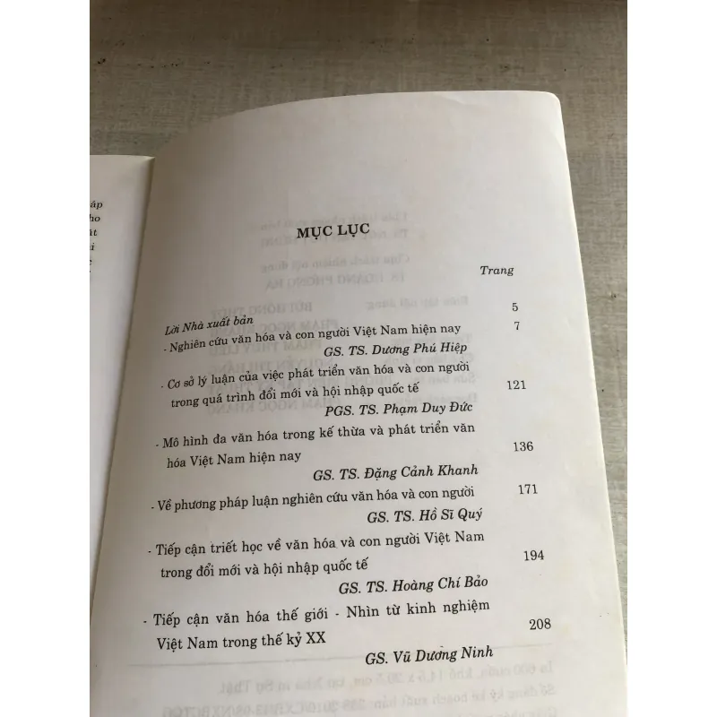 Nghiên cứu văn hoá và con người Việt Nam hiện nay 782091