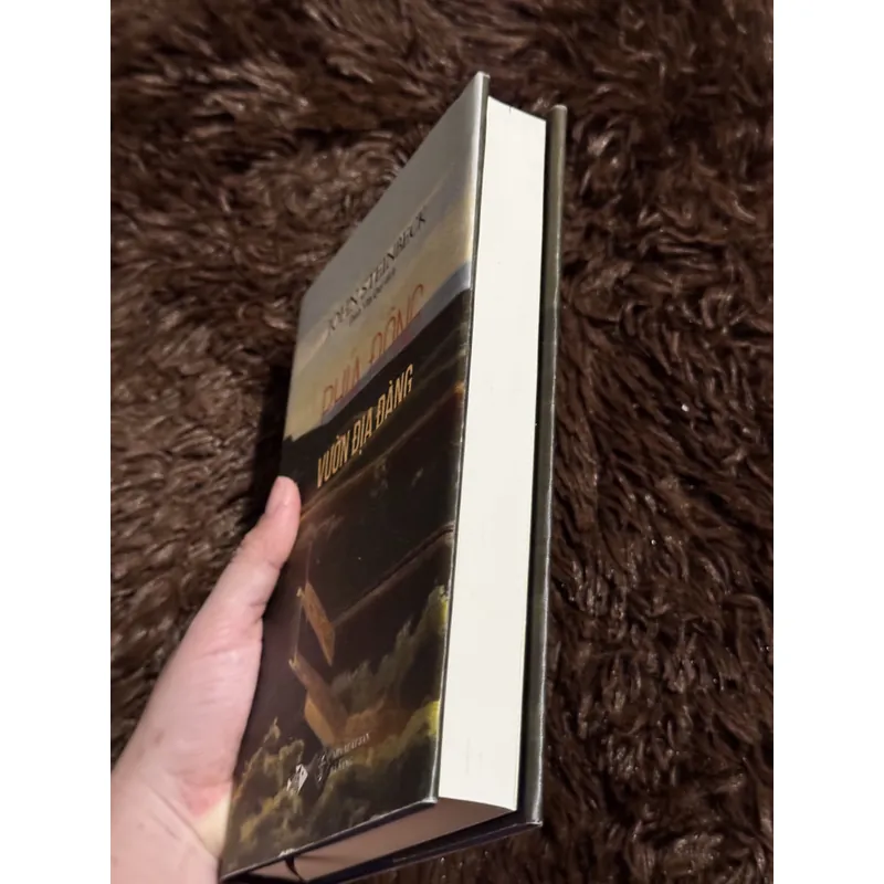 Phía đông vườn địa đàng (bìa cứng) 708168