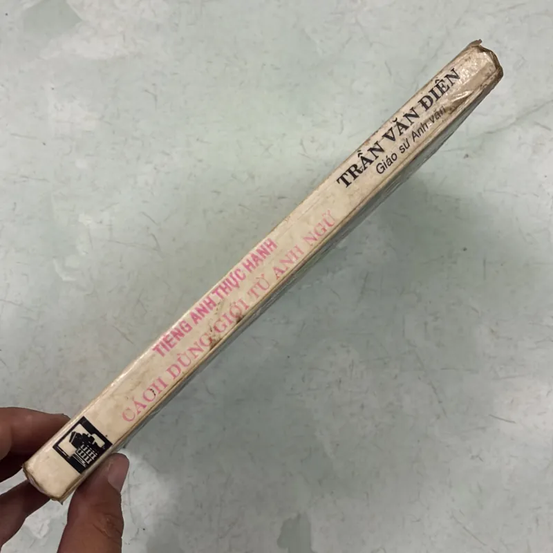 Cách dùng giới từ Anh ngữ - Trần Văn Điền 977250