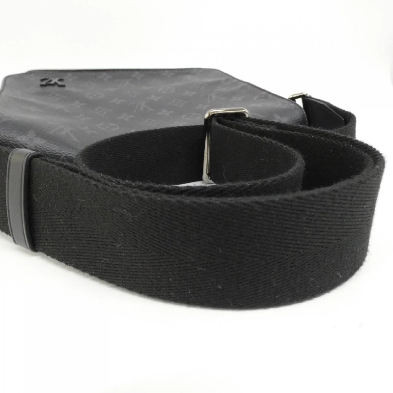 Túi xách vai Louis Vuitton Monogram Eclipse District PM M44000 612516