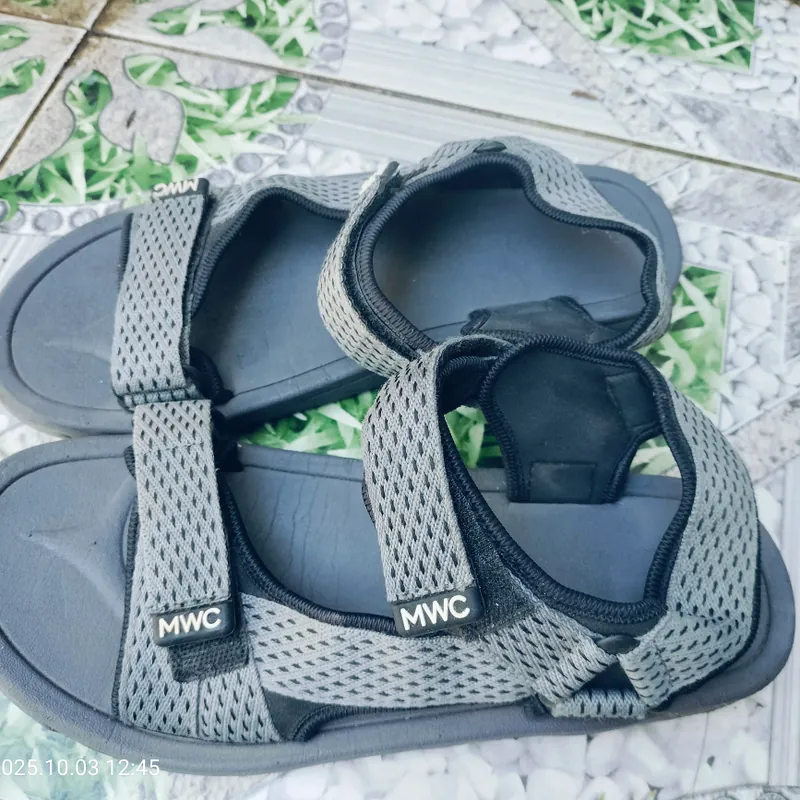 Giày MWC 7054 - Giày Sandal Nam, Giày Quai Hậu Đế Cao Su Quai Ngang Năng Động Trẻ Trung 573647