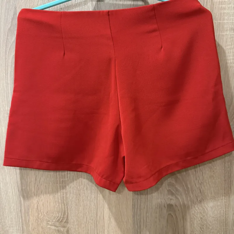 Quần short nữ size XL màu đỏ, đã sử dụng 1034598
